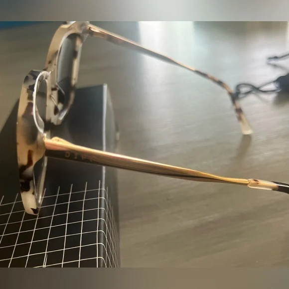 DIFF Eyewear Becky II Cream Tortoise Grey Polarized Sunglasses - Picture 7 of 15